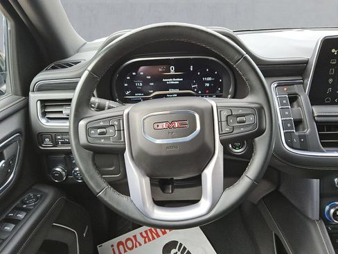 Used 2024 GMC Yukon SLT RWD image 12