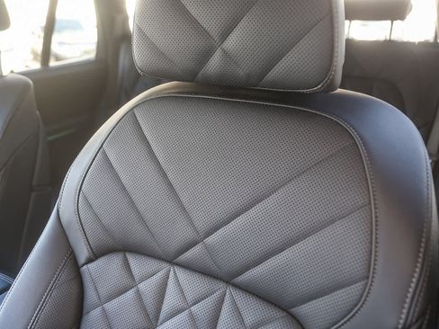 Certified 2025 BMW X5 xDrive40i w/ Executive Package image 21