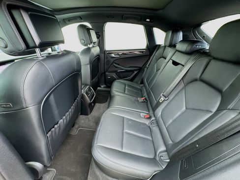 Used 2021 Porsche Macan image 16