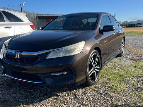 Used 2016 Honda Accord Touring image 3