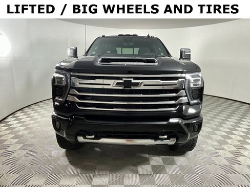 Used 2024 Chevrolet Silverado 3500 High Country w/ High Country Premium Package image 7