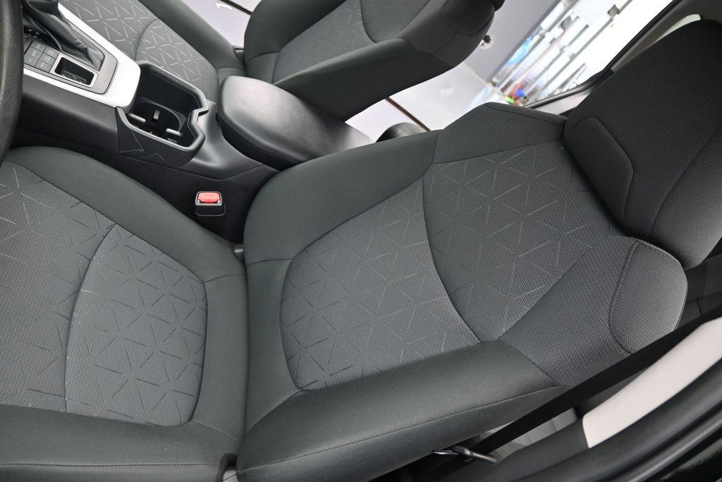 Used 2025 Toyota RAV4 XLE AWD/4WD image 9