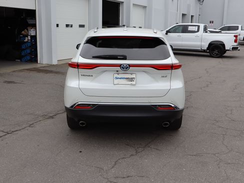 Used 2023 Toyota Venza XLE AWD/4WD image 9
