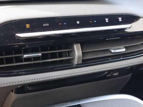 Used 2025 Buick Enclave Preferred FWD image 26