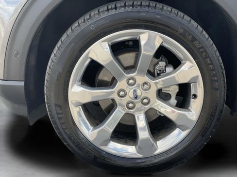 Used 2020 Ford Explorer Platinum w/ Premium Technology Package image 16