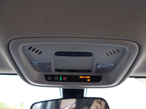 Used 2019 Chevrolet Traverse LT FWD image 29