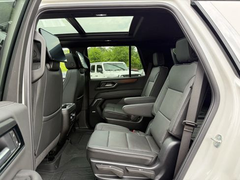 Used 2025 GMC Yukon Denali w/ Denali Reserve Package AWD/4WD image 24