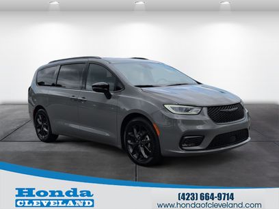 Used 2025 Chrysler Pacifica Limited