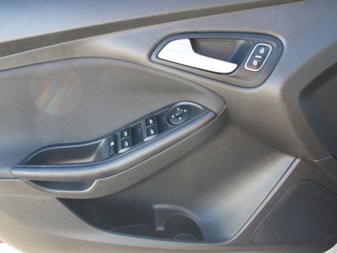 Used 2015 Ford Focus SE image 27