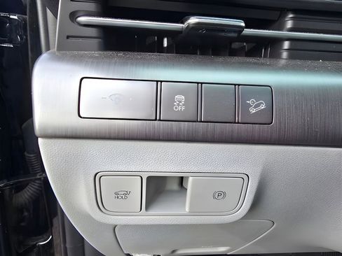 Used 2024 Hyundai Kona Limited image 18