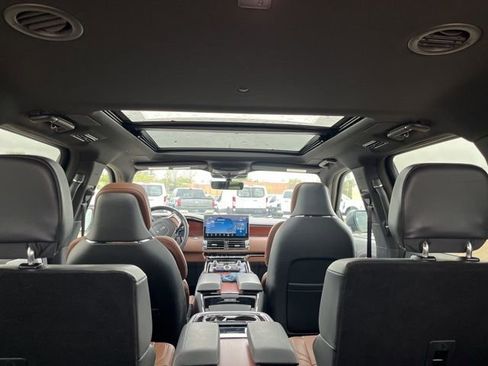 Used 2024 Lincoln Navigator L Reserve image 29