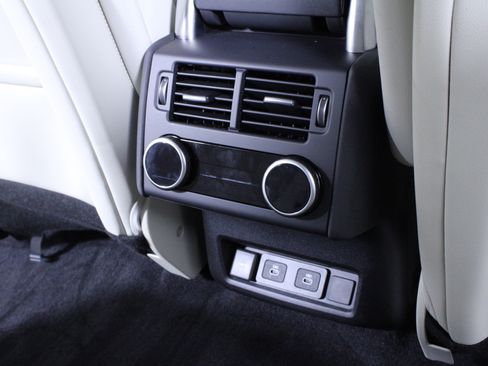 Used 2025 Land Rover Discovery Dynamic SE image 16