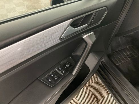 Used 2022 Volkswagen Tiguan S image 8