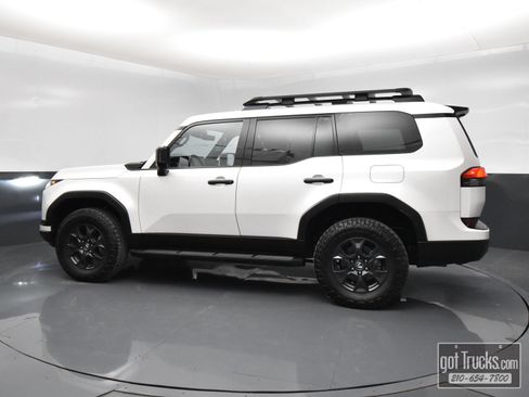 Used 2024 Lexus GX 550 AWD/4WD image 3