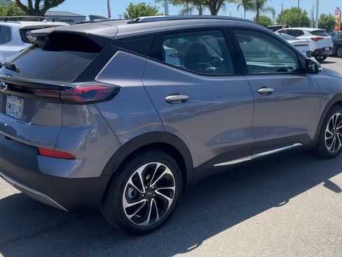 Used 2023 Chevrolet Bolt EUV Premier FWD image 7