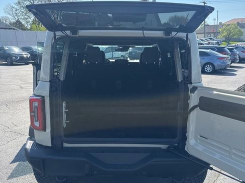 Used 2025 Ford Bronco Badlands image 6