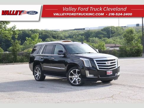 Used 2017 Cadillac Escalade Luxury AWD/4WD image 1