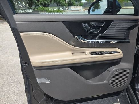 Certified 2022 Lincoln Corsair FWD image 11
