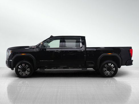 Used 2025 GMC Sierra 2500 Denali image 2