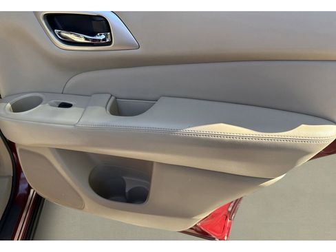 Used 2015 Nissan Pathfinder Platinum w/ Family Entertainment Package image 22