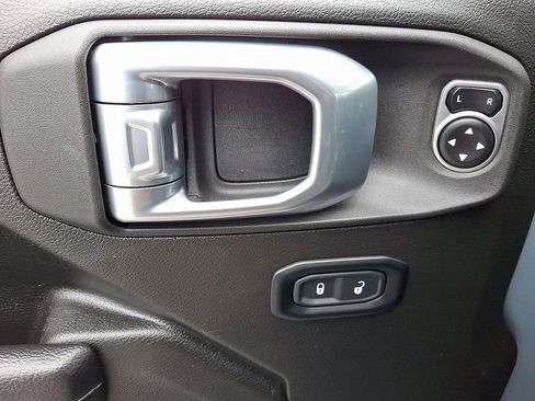 Used 2024 Jeep Gladiator Sport image 15