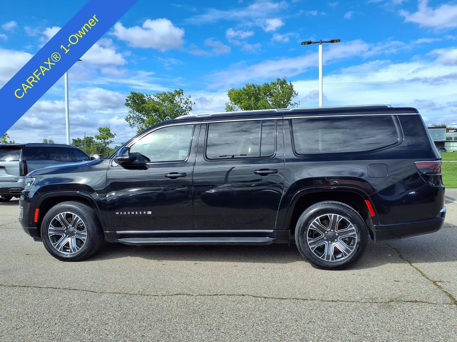 Used 2024 Jeep Wagoneer L Series II w/ Flexible Seating Group RWD image 8