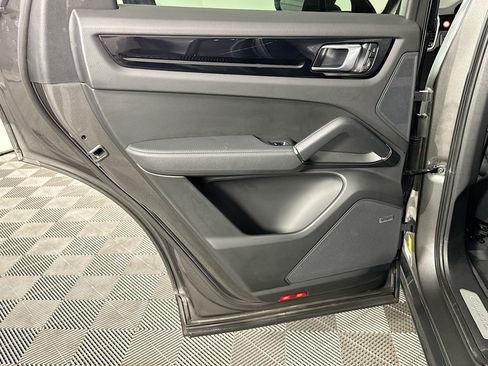 Used 2021 Porsche Cayenne Coupe image 27