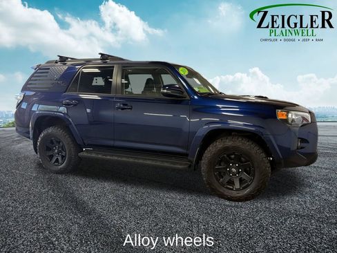 Used 2018 Toyota 4Runner TRD Off-Road Premium AWD/4WD image 7