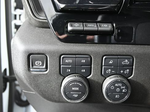 Used 2025 Chevrolet Silverado 2500 ZR2 w/ Technology Package image 24