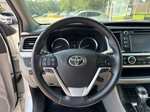 Used 2019 Toyota Highlander XLE AWD/4WD image 15