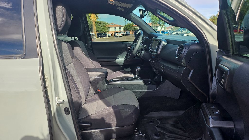 Used 2022 Toyota Tacoma TRD Sport w/ Black Out Package (TMS) RWD image 19