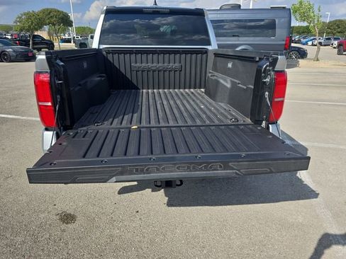 Used 2025 Toyota Tacoma SR5 AWD/4WD image 13