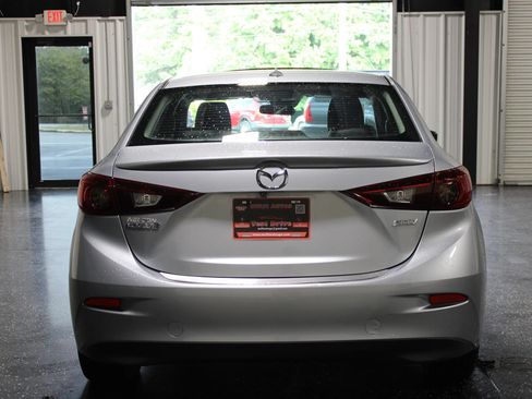 Used 2017 MAZDA MAZDA3 Touring w/ Popular Equipment Package FWD image 4