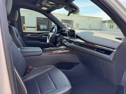 Certified 2024 Cadillac Escalade Premium Luxury w/ Performance Package AWD/4WD image 37