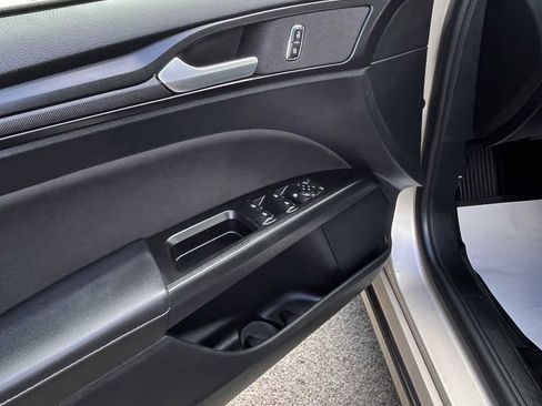 Used 2018 Ford Fusion SE w/ Equipment Group 201A image 22