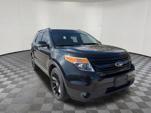 Used 2014 Ford Explorer XLT w/ Equipment Group 202A image 3