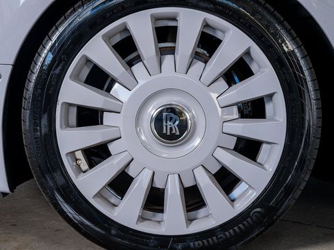 Used 2022 Rolls-Royce Phantom Sedan image 11