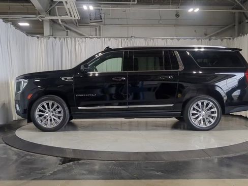 Used 2023 GMC Yukon XL Denali AWD/4WD image 5