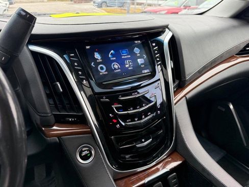Used 2019 Cadillac Escalade Premium Luxury image 24
