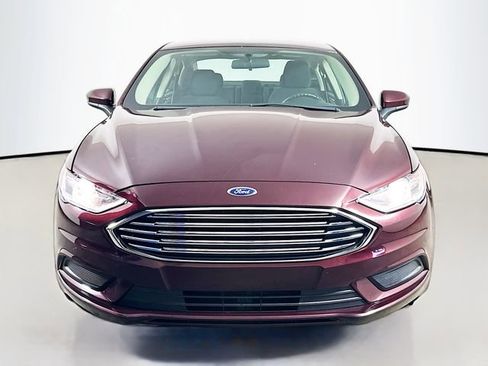 Used 2018 Ford Fusion SE w/ Fusion SE Technology Package image 4