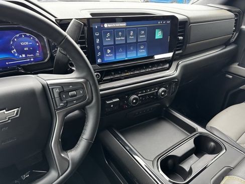 Used 2024 Chevrolet Silverado 2500 ZR2 w/ Technology Package image 19
