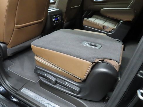 Used 2024 Chevrolet Suburban High Country image 68