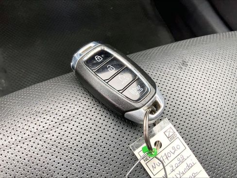 Used 2022 Hyundai Kona Limited FWD image 15