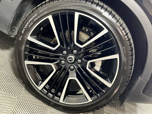 Certified 2025 Volvo XC40 B5 Ultra image 19