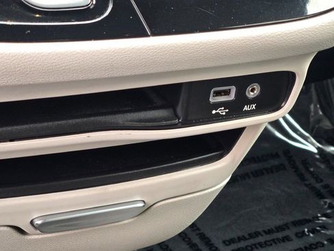 Used 2018 Chrysler Pacifica Touring Plus w/ Tire & Wheel Group image 28