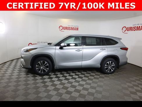 Used 2022 Toyota Highlander XLE image 3