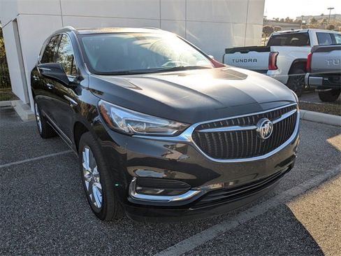 Used 2021 Buick Enclave Essence image 1