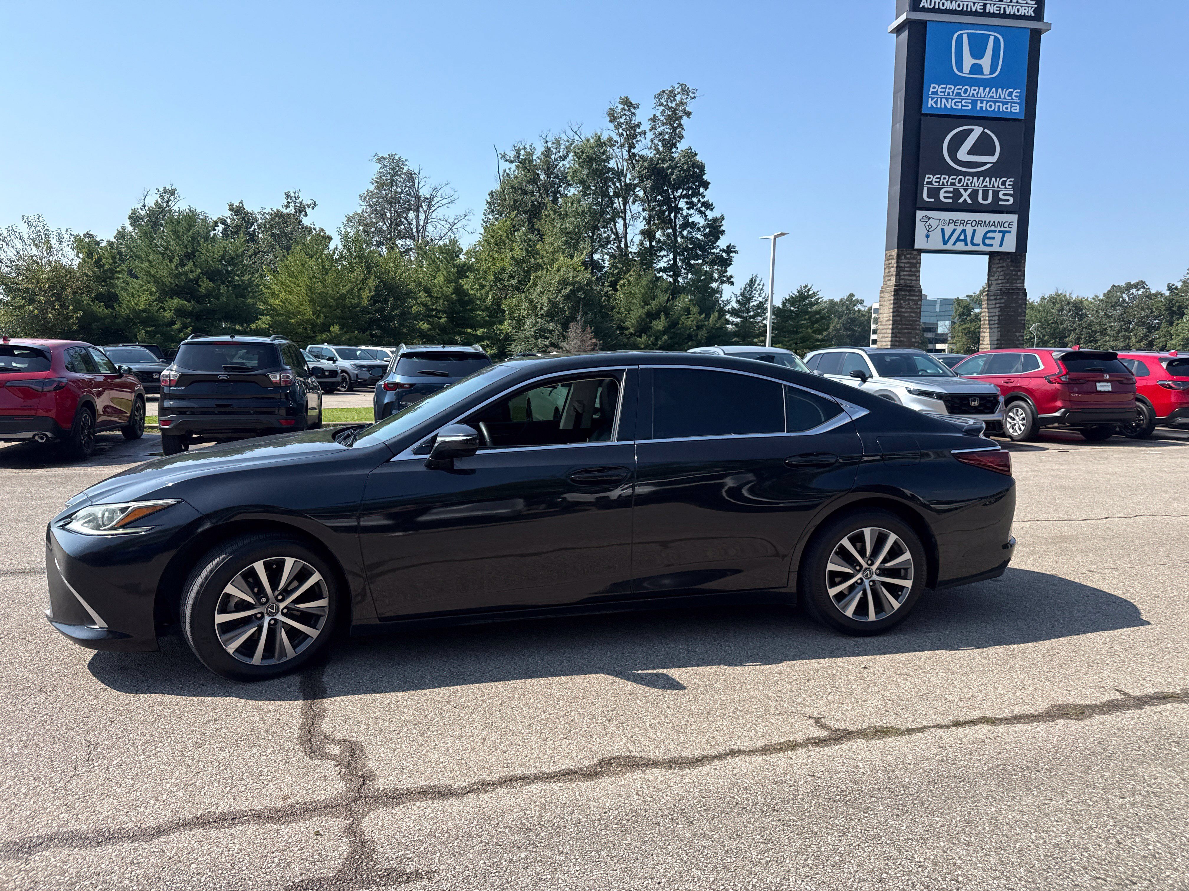 Used 2019 Lexus ES 350 w/ Premium Package FWD image 2