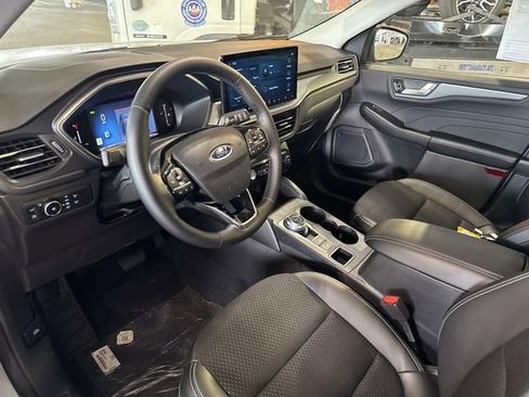 Used 2025 Ford Escape SE image 14