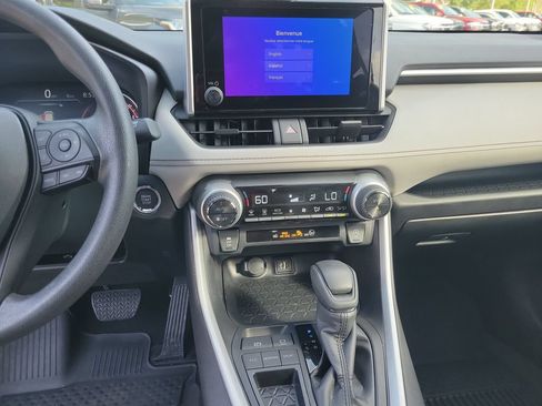 Used 2024 Toyota RAV4 XLE FWD image 26